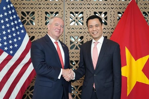 Thứ trưởng Đặng Hoàng Giang gặp Trợ lý Ngoại trưởng Hoa Kỳ Michael DeSombre.
