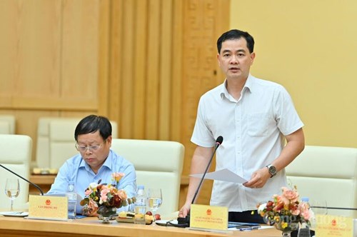 Vụ trưởng Vụ Kế hoạch, Tài chính và Quản lý doanh nghiệp Bùi Huy Sơn thông tin tại cuộc gặp mặt. Ảnh: Nam Nguyễn