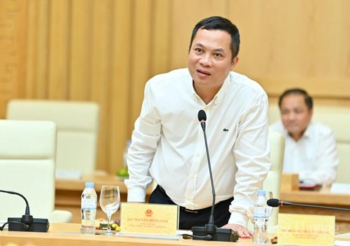 Đồng chí Nguyễn Hồng Sâm, Tổng Giám đốc Cổng Thông tin điện tử Chính phủ phát biểu về công tác phối hợp tuyên truyền giữa Bộ Công Thương và cơ quan báo chí. Ảnh: Nam Nguyễn