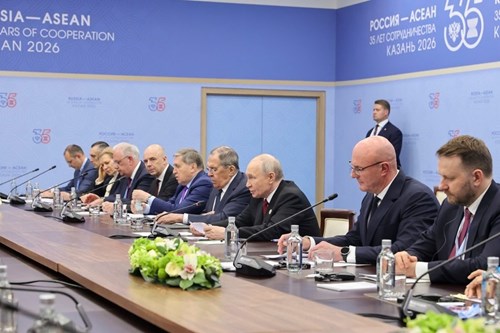 Tổng thống Nga Vladimir Putin bày tỏ cảm ơn phía Việt Nam đã phối hợp chặt chẽ, đóng góp tích cực vào thành công của Hội nghị Cấp cao Kỷ niệm 35 năm quan hệ ASEAN - Nga - Ảnh: VGP