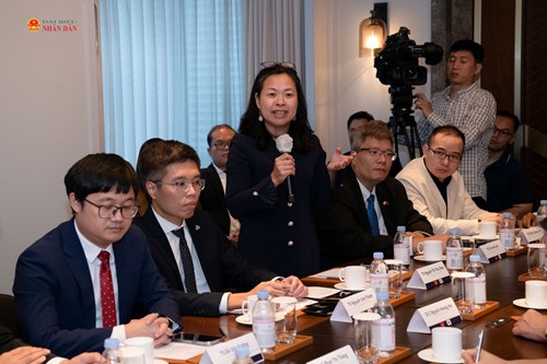 Đại biểu phát biểu tại cuộc gặp mặt. Ảnh: Lâm Hiển