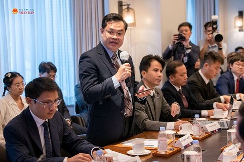 Đại biểu phát biểu tại cuộc gặp mặt. Ảnh: Lâm Hiển