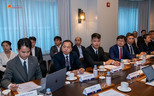 Các đại biểu dự cuộc gặp mặt. Ảnh: Lâm Hiển