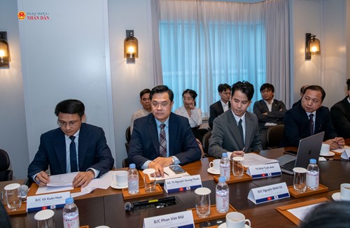 Các đại biểu dự cuộc gặp mặt. Ảnh: Lâm Hiển