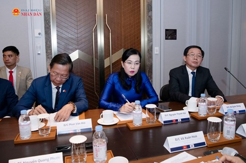 Các đại biểu dự cuộc gặp mặt. Ảnh: Lâm Hiển