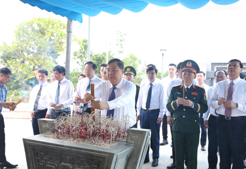Phó Thủ tướng Thường trực Phạm Gia Túc dự Lễ khai giảng năm học mới tại Điện Biên - 6