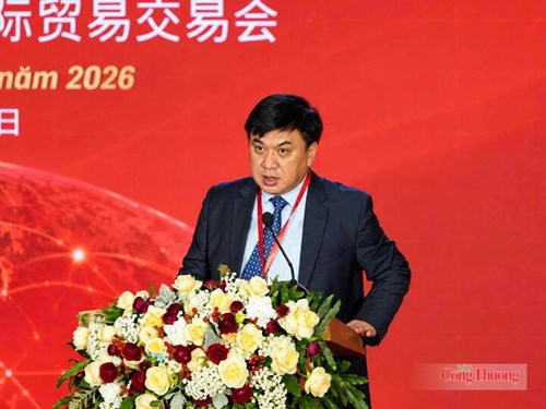 Ông Lê Hoàng Tài, Phó Cục trưởng Cục Xúc tiến thương mại, Bộ Công Thương phát biểu tại lễ khai mạc. Ảnh: Minh Đức