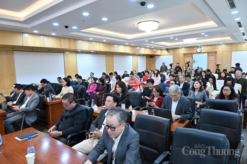 Đông đảo đại biểu tham gia hội nghị (Ảnh: Cấn Dũng)