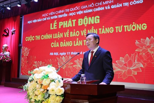 GS.TS Lê Văn Lợi, Thường vụ Đảng ủy, Phó Giám đốc, Phó Trưởng ban thường trực Ban chỉ đạo 35 Học viện Chính trị quốc gia Hồ Chí Minh phát biểu chỉ đạo tại lễ phát động. Ảnh: Duy Học.