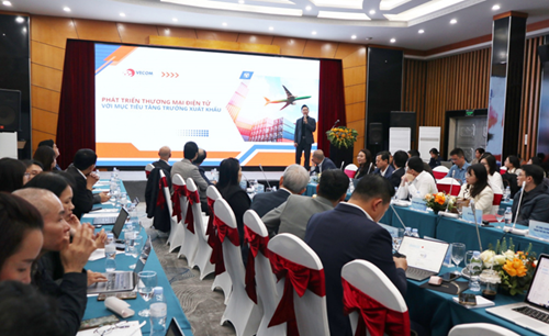 Ông Trần Văn Trọng - Tổng Thư ký Hiệp hội Thương mại điện tử Việt Nam chia sẻ tại Hội thảo.