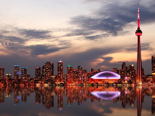<b>4. Toronto, Canada</b></p><p></p><p>Thành phố đông dân nhất ở Canada đạt tổng điểm 97,2 nhưng không được xếp hạng cao hơn do nhận được đánh giá hạn chế về cơ sở hạ tầng.