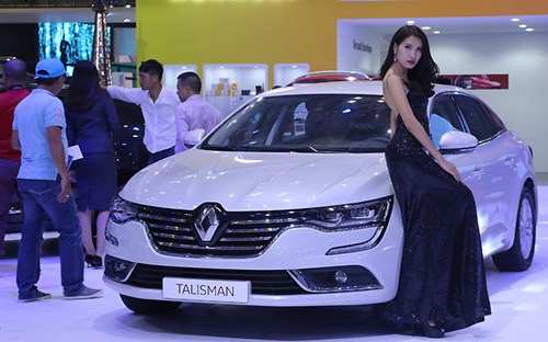 <b>Renault Talisman</b></p><p><i>Giá bán lẻ: 1,499 tỷ đồng</i></p><p></p><p>Phân khúc sedan cỡ trung cao cấp không còn thực sự hấp dẫn. Thế nhưng, sự xuất hiện của Talisman là cần thiết khi nắm vai trò gia tăng giá trị thương hiệu cho Renault tại thị trường Việt Nam.</p><p></p><p>Talisman chỉ được Renault phân phối một phiên bản duy nhất trang bị động cơ TCe 4 xi-lanh tăng áp dung tích 1.6 lít, công suất 190 mã lực và mô-men xoắn cực đại 260 Nm. Xe trang bị hộp số tự động 7 cấp ly hợp kép và hệ dẫn động cầu trước.</p><p></p><p>Tân binh đến từ nước Pháp sẽ chính thức cạnh tranh với các đối thủ tiếng tăm như Toyota Camry, Honda Accord, Nissan Teana, Hyundai Sonata và Kia Optima.</p><p>