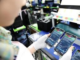 Cơ cấu chuỗi cung ứng điện tử toàn cầu nhìn từ đà giảm nhập khẩu linh kiện của Việt Nam