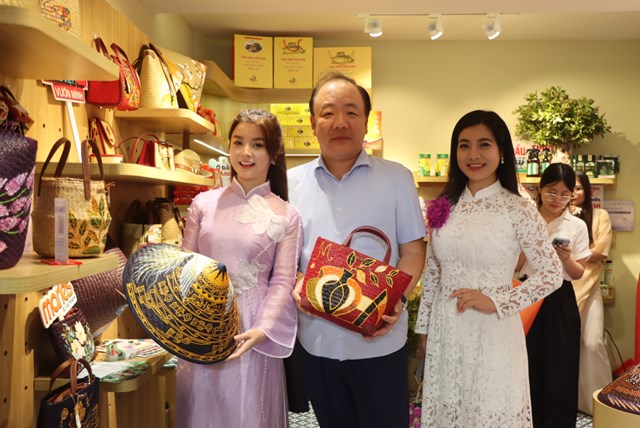Sức sống hàng Việt: Từ một không gian trải nghiệm đến mô hình xúc tiến thương mại thế hệ mới