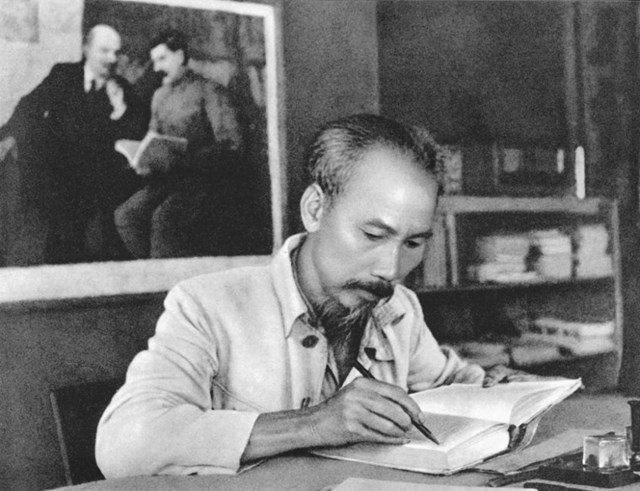 Đẩy mạnh học tập, thực hành tư tưởng, đạo đức, phương pháp, phong cách Hồ Chí Minh trong giai đoạn phát triển mới