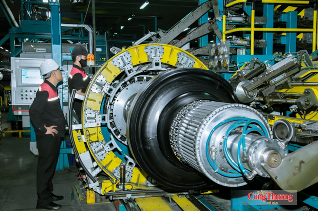 Công nghiệp duy trì tăng trưởng 2 con số, IIP 8 tháng tăng 11,9%