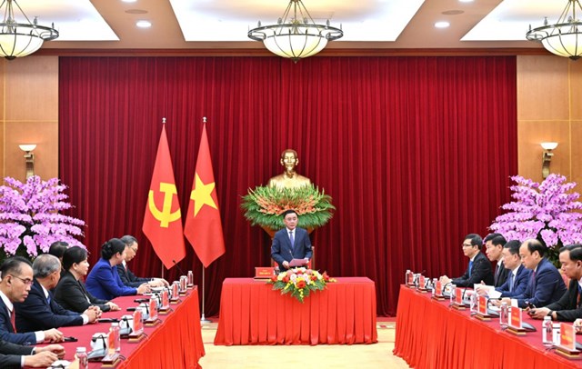 Đồng chí Thường trực Ban Bí thư tiếp Đoàn cán bộ cao cấp Đảng Nhân dân Cách mạng Lào