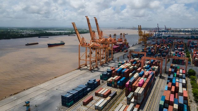 Xuất khẩu tăng hơn 12%, Việt Nam xuất siêu hai kỳ liên tiếp