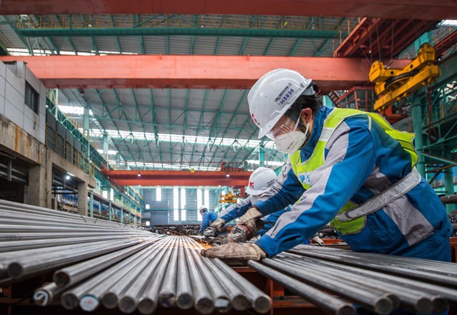 Trung Quốc giảm sản lượng thép nhưng tăng nhập khẩu quặng sắt