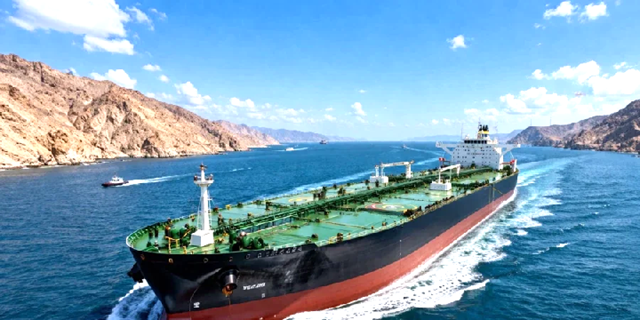 Thị trường dầu bớt lo nguồn cung, nhưng rủi ro Hormuz vẫn hiện hữu