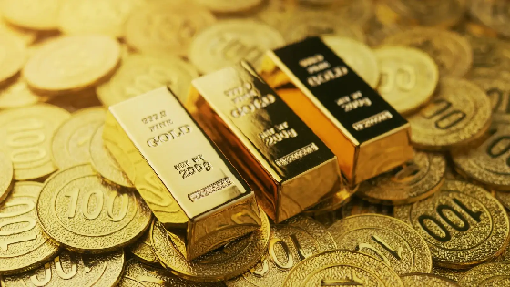 Giá vàng giảm khi giá dầu tăng trở lại, áp lực lãi suất gia tăng