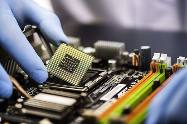 Mỹ áp thuế polysilicon nhằm cạnh tranh với Trung Quốc trong lĩnh vực chip và năng lượng mặt trời