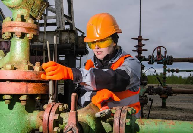 Giá dầu thế giới hôm nay 16/9: Bứt phá mạnh lên đỉnh gần 4 tháng