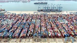 Trung Quốc: Nhập khẩu bất ngờ tăng, xuất khẩu tiếp tục sụt giảm trong tháng 10
