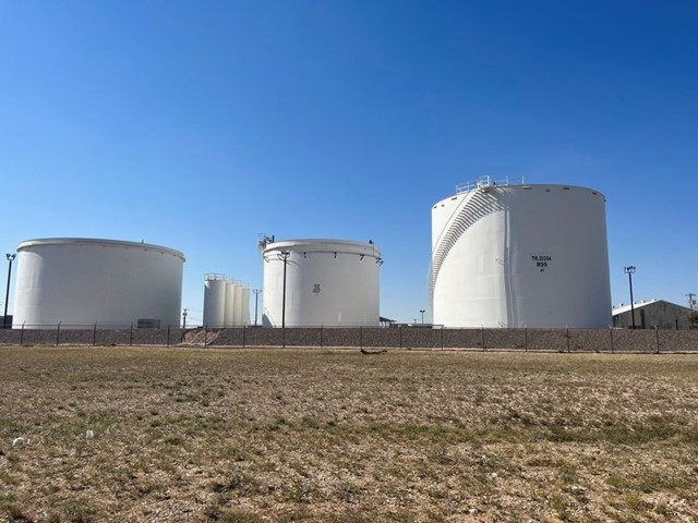 Dữ trữ dầu thô và sản phẩm chưng cất của Mỹ tăng mạnh