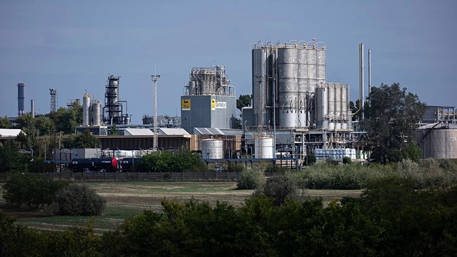 EU hoãn đề xuất cấm nhập khẩu dầu Nga do biến động địa chính trị