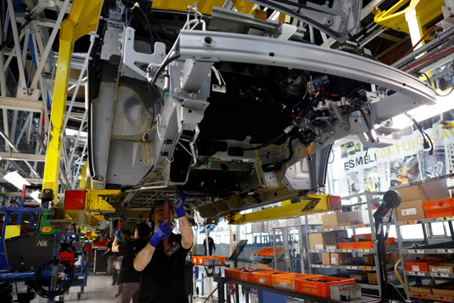 Các nhà máy khu vực đồng euro tăng mạnh dự trữ nguyên liệu