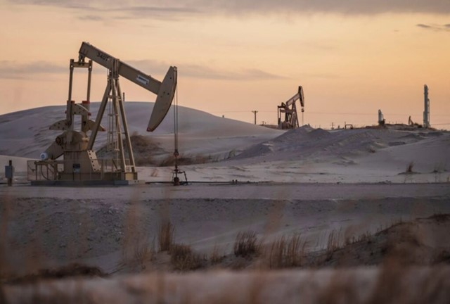 Sản lượng và nhu cầu dầu của Mỹ giảm trong tháng 11/2025