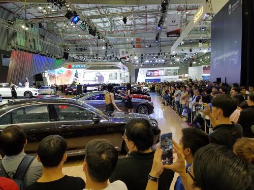 Ồ ạt nhập khẩu xe ô tô có xuất xứ ASEAN