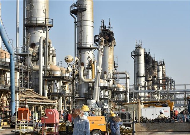 OPEC+ xem xét tăng sản lượng khai thác dầu