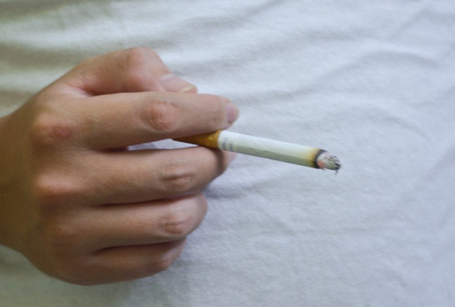 Hút thuốc lá tàn phá dạ dày thế nào?
