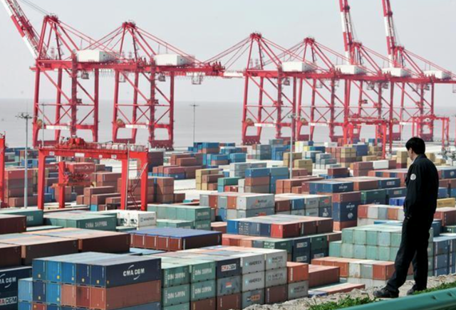 Tắc nghẽn nghiêm trọng tại hai cảng container hàng đầu Trung Quốc
