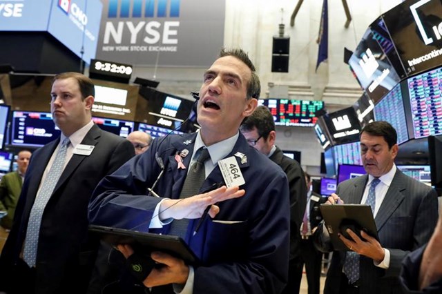 S&P 500 và Dow Jones cùng lập kỷ lục mới, giá dầu lên cao nhất 1 tháng