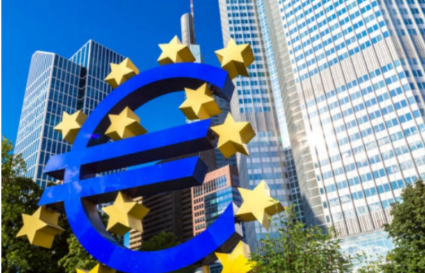 ECB nâng dự báo tăng trưởng của Eurozone và giảm tốc độ mua trái phiếu đẩy euro tăng lên