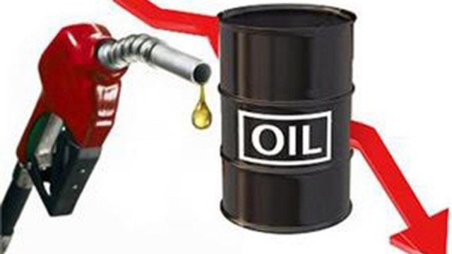 Xăng dầu đồng loạt giảm giá từ 15h00 hôm nay