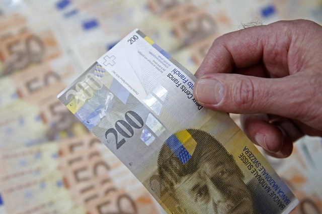 Euro bật tăng, yên tiếp tục giảm