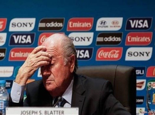 Chủ tịch FIFA từ chức sau bê bối đe dọa thiệt hại 100 tỷ USD