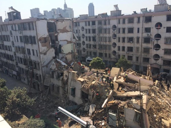 Trung Quốc: Nhiều chung cư cao tầng bất ngờ đổ sập
