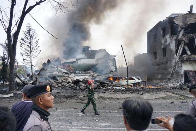 Rơi máy bay ở Indonesia, 141 người thiệt mạng