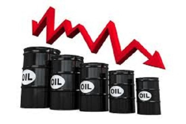 Giá dầu tiếp tục phá đáy 2 tháng