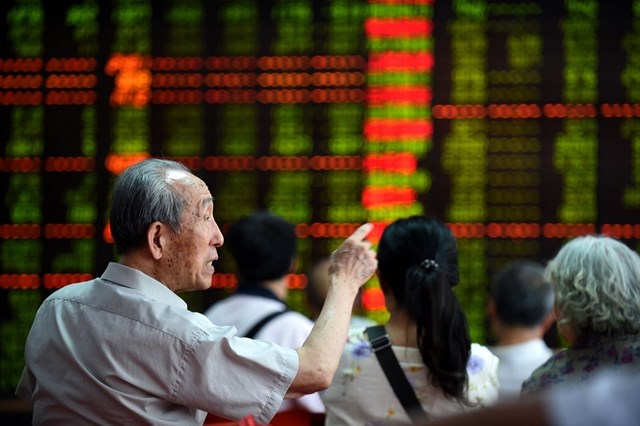 Trung Quốc cấm bán cổ phiếu ngăn đà bán tháo