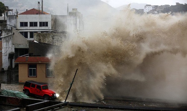Siêu bão càn quét Trung Quốc