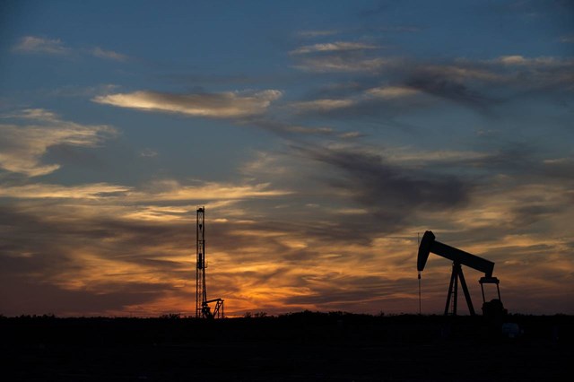 Giá dầu Mỹ giảm 6% trong tuần, xuống sát 48 USD/thùng