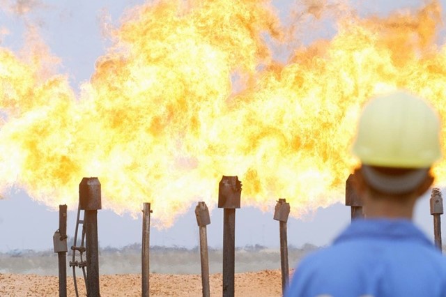 Ả rập Xê út bất ngờ tuyên bố cắt giảm sản lượng dầu