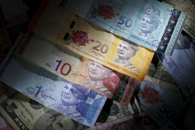 Đồng ringgit của Malaysia xuống thấp nhất 17 năm