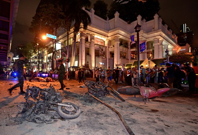 Thủ đô Bangkok rung chuyển do nổ bom